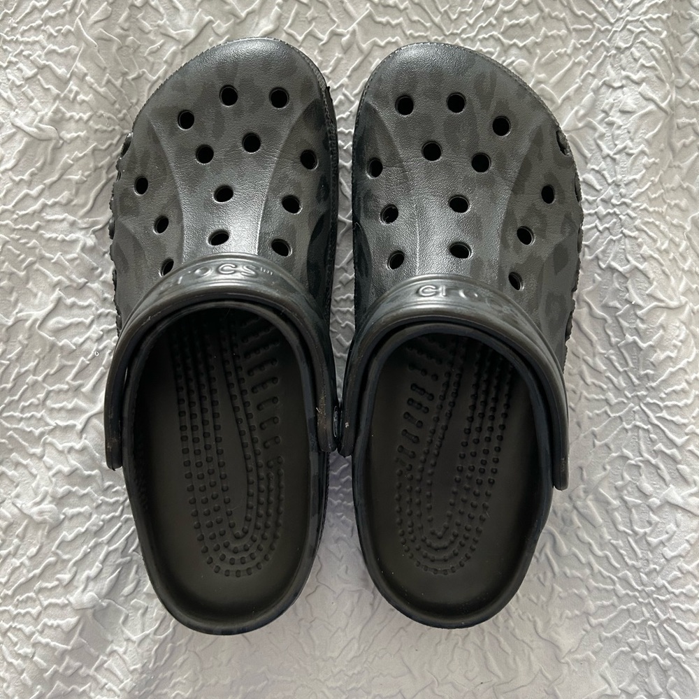 Crocs Women's Black Baya Seasonal Printed Clog size 9 in like new condition! 🖤